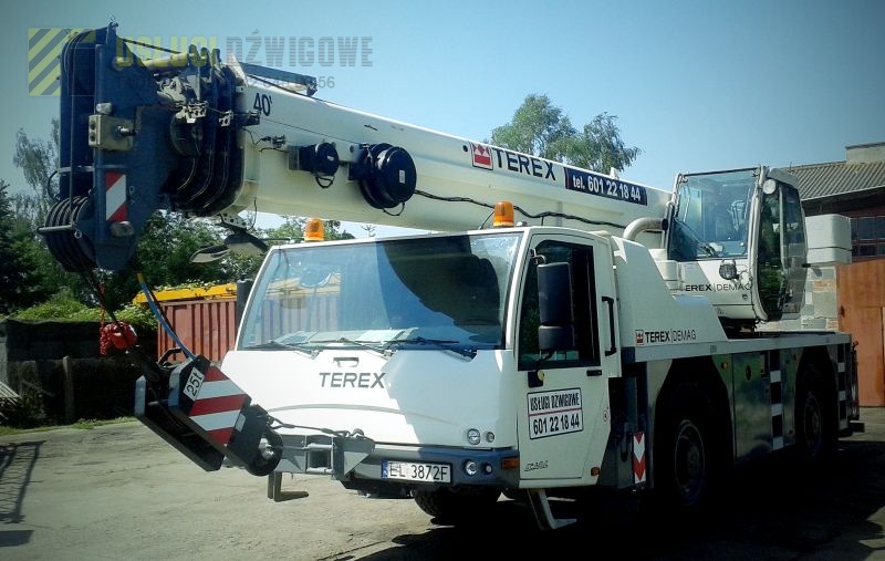 na zdjęciu widać nowy dźwig terex 40 ton
